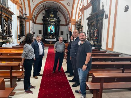 Imagen Miguel Ángel de Vicente visita las iglesias de Cozuelos de Fuentidueña y Navalmanzano rehabilitadas gracias al convenio entre la Diputación de Segovia y el Obispado