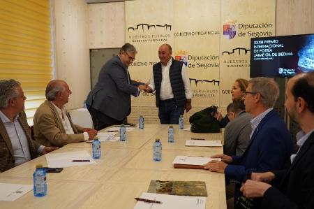 Imagen El prejurado del Premio Internacional de Poesía Jaime Gil de Biedma de la Diputación selecciona trece poemarios candidatos a hacerse con el galardón